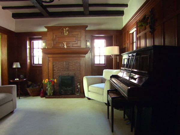 Sarah Beeny's How to Sell Your Home - Gidea Park and Thames Ditton