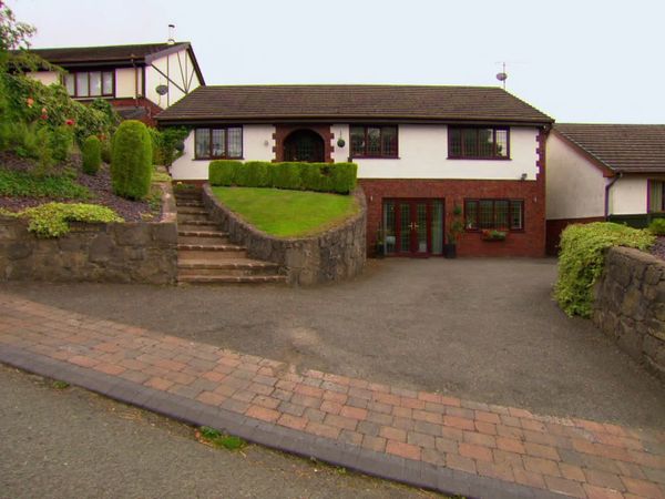 Sarah Beeny's How to Sell Your Home - North Wales and North London