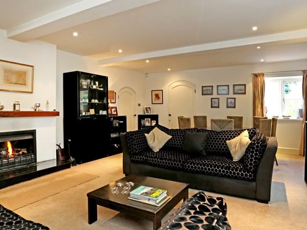 Sarah Beeny's How to Sell Your Home - Essex and Solihull