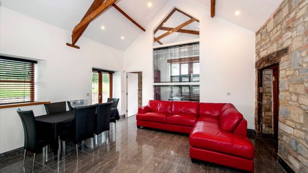 Sarah Beeny's How to Sell Your Home - Leeds and Cheltenham
