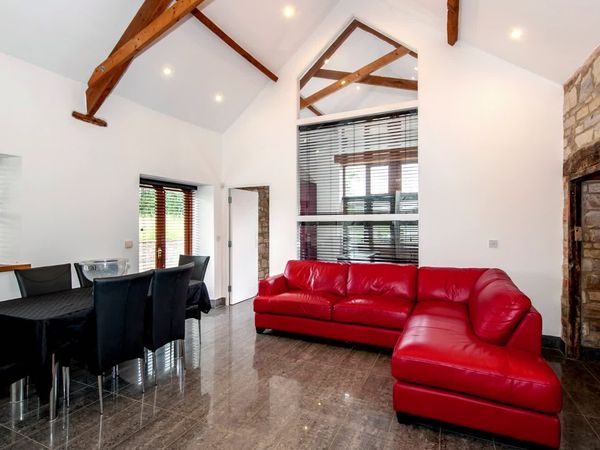 Sarah Beeny's How to Sell Your Home - Leeds and Cheltenham
