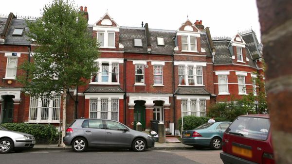 Sarah Beeny's How to Sell Your Home - Manchester and Kent