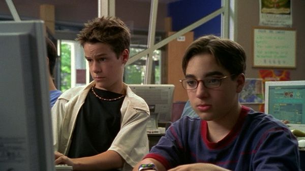 Degrassi: la nueva generación - Espejo en el baño