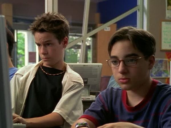 Degrassi: la nueva generación - Espejo en el baño