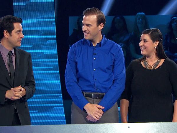 Idiotest - Hometown Friends vs. Newly Engaged Couple