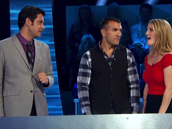 Idiotest - Engaged Couple vs. Frat Brothers