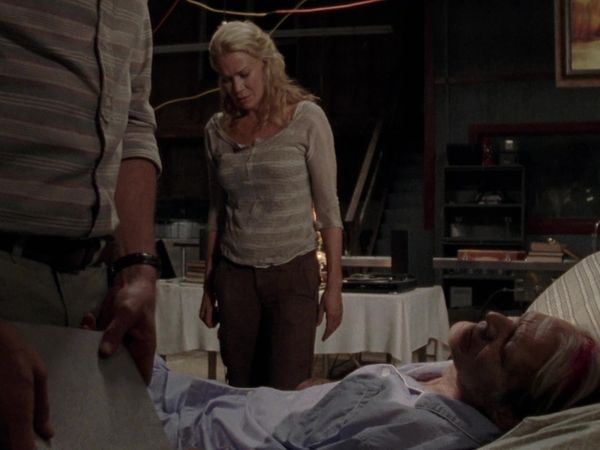 The Walking Dead en español - Cuando los Muertos Tocan la Puerta
