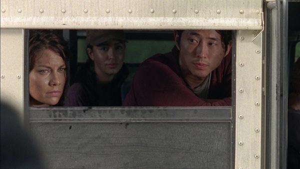 The Walking Dead en español - Cuatro Paredes y Un Techo