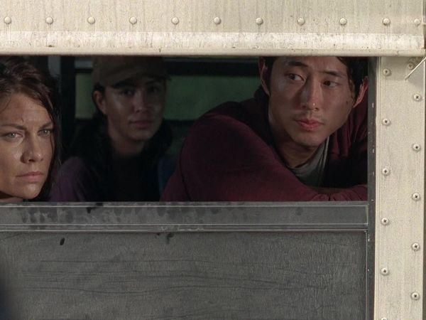 The Walking Dead en español - Cuatro Paredes y Un Techo