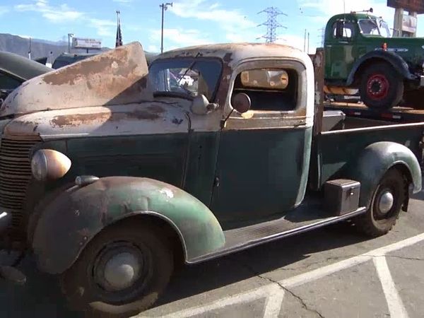 Full Custom Garage - Antique Tow Truck