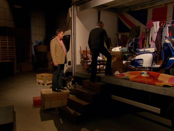 Storage: Flog the Lot! - Episode 3