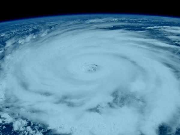 Storm Hunters - Monster Hurricanes