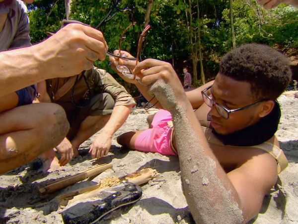 The Island with Bear Grylls - Bear Grylls: Surviving the Island