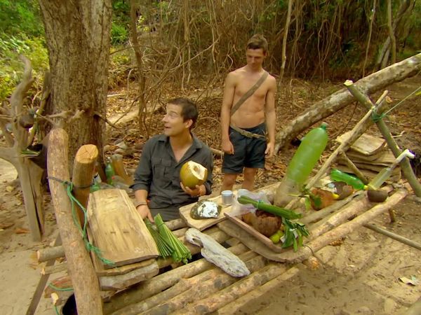 The Island with Bear Grylls - Bear Grylls: Surviving the Island