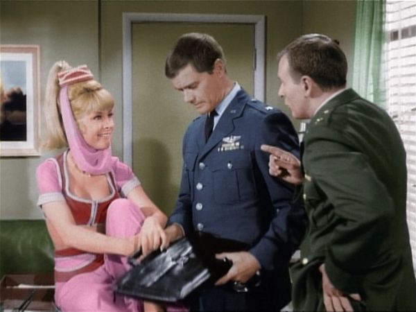 I Dream Of Jeannie - ¿Hay una Jeannie extra en la casa?