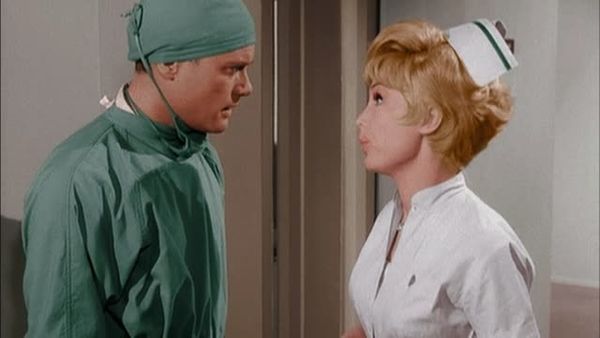 I Dream Of Jeannie - Mi Maestro, El Doctor