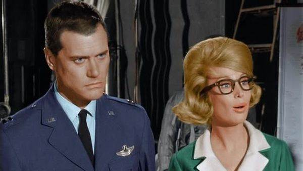 I Dream Of Jeannie - Moviendo el dedo