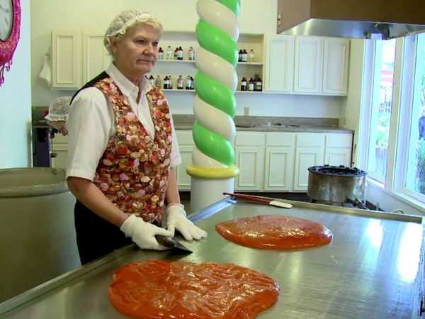 Bringing Up Bates - Hello Dollywood! (Part 2)