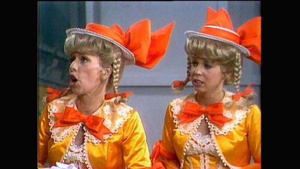 The Carol Burnett Show - The Carol Burnett Show: S5 E27 - Family Show