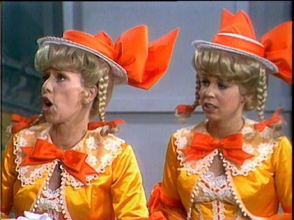 The Carol Burnett Show - The Carol Burnett Show: S5 E27 - Family Show
