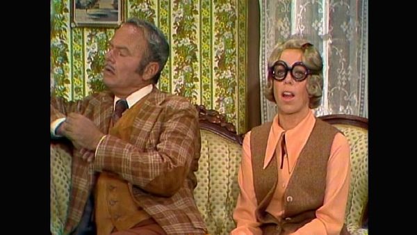 The Carol Burnett Show - The Carol Burnett Show: S6 E3 - Family Show