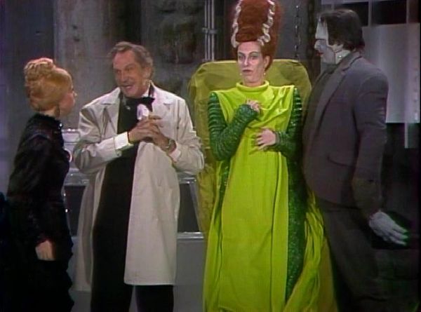 The Carol Burnett Show - The Carol Burnett Show: S6 E11 - Vincent Price