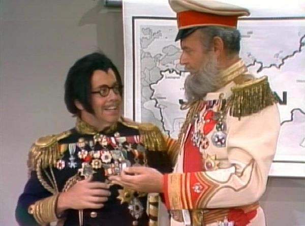 The Carol Burnett Show - The Carol Burnett Show: S9 E14 - Family Show