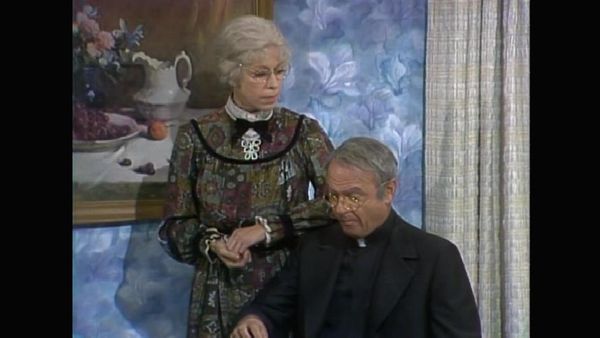 The Carol Burnett Show - The Carol Burnett Show: S9 E12 - Family Show
