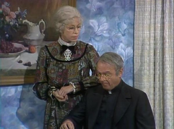 The Carol Burnett Show - The Carol Burnett Show: S9 E12 - Family Show