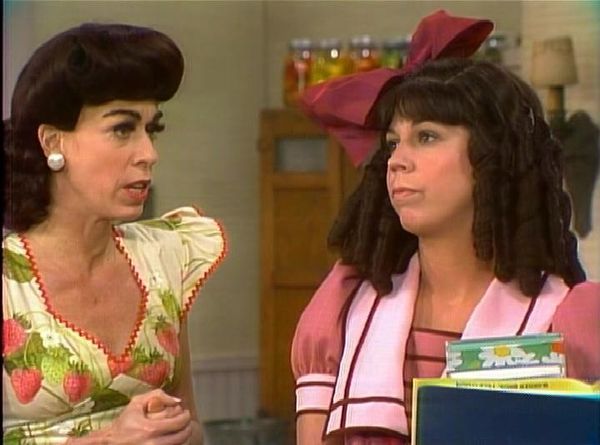 The Carol Burnett Show - The Carol Burnett Show: S10 E9 - Family Show