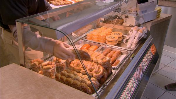 Undercover Boss USA - Philly Pretzel Factory