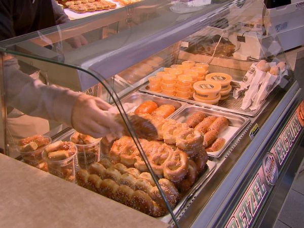 Undercover Boss USA - Philly Pretzel Factory