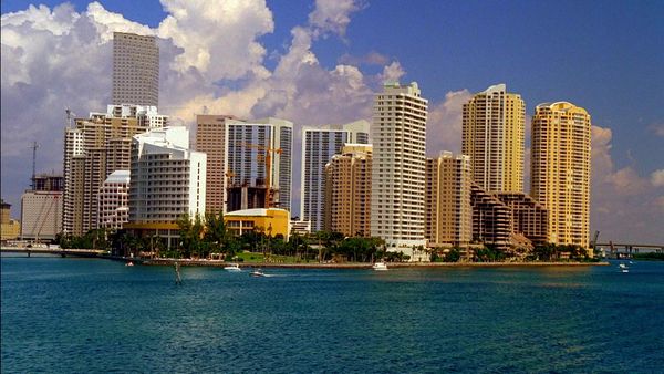 CSI: Miami - Throwing Heat