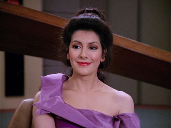 Star Trek: The Next Generation - Menage a Troi