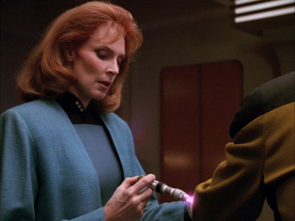 Star Trek: The Next Generation - Clues