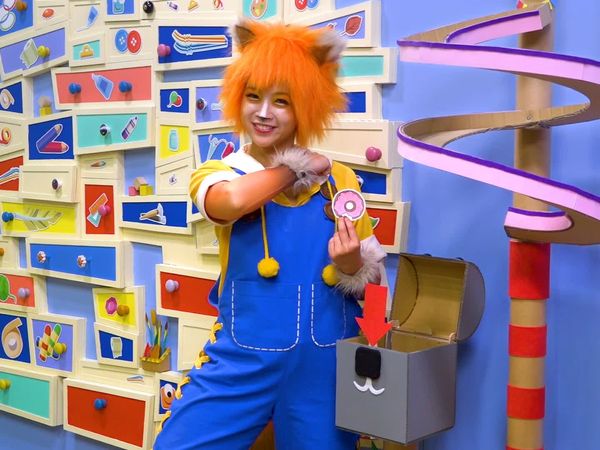 El Show de Artesanías de Kooki - Un pájaro enorme