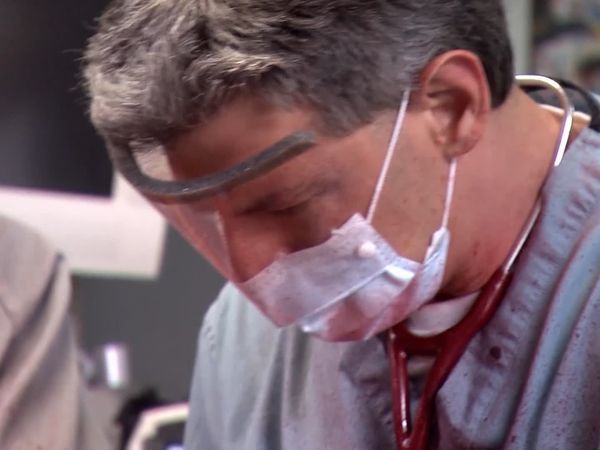Untold Stories of the ER - Apuñalado en el corazón