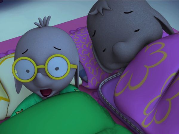 Ella The Elephant - Ella’s Sleepless Sleepover // Ella for Class President