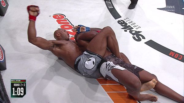 Bellator MMA - Bellator 165: Chandler vs Henderson