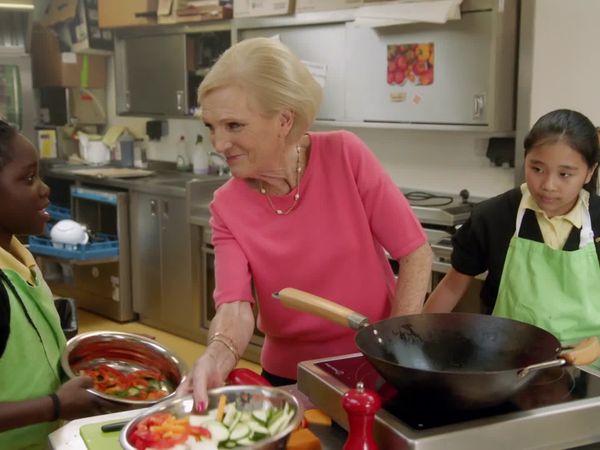 Classic Mary Berry - Light, Easy and Delicious
