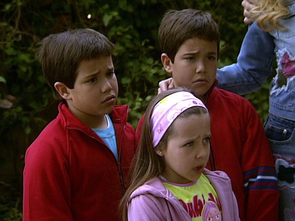 Ana y los 7 - El efecto dominó