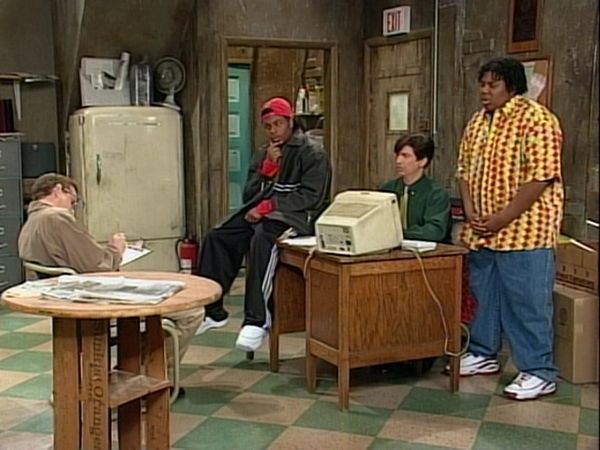Kenan y Kel - Zorrillator contra el Hombre Polilla