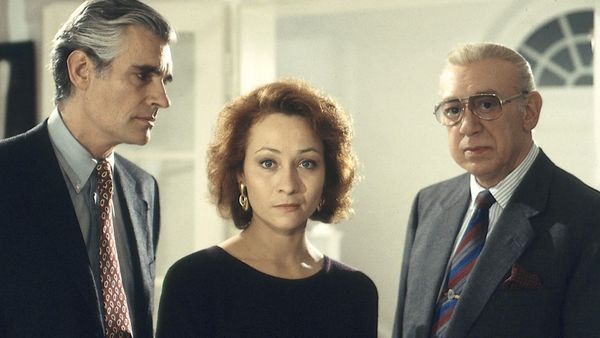 Derrick - Ein Mord und lauter nette Leute