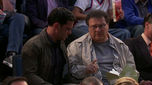The Exes - When Holly Broke Kevin