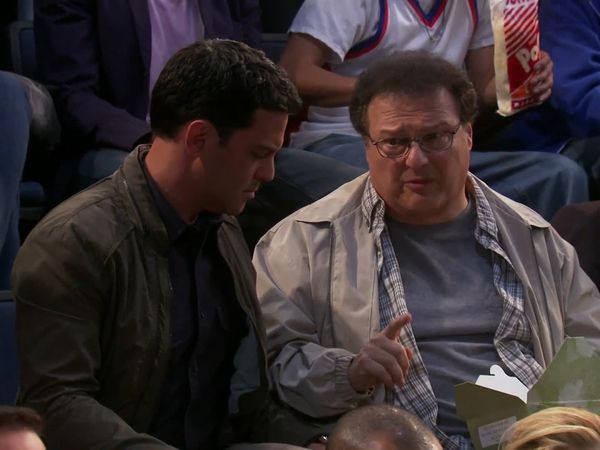 The Exes - When Holly Broke Kevin