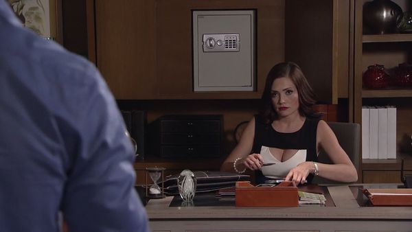 La impostora - Con las manos en la masa