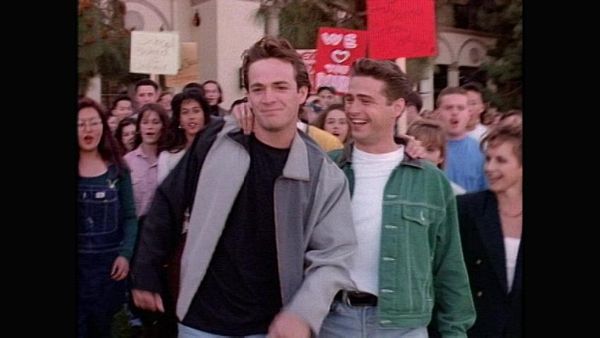Beverly Hills, 90210 - Something in the Air