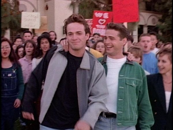 Beverly Hills, 90210 - Something in the Air