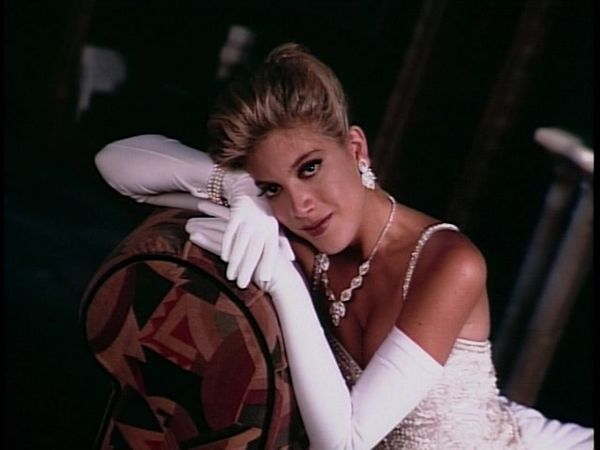 Beverly Hills, 90210 - Sex, Lies and Volleyball / Photo Fini