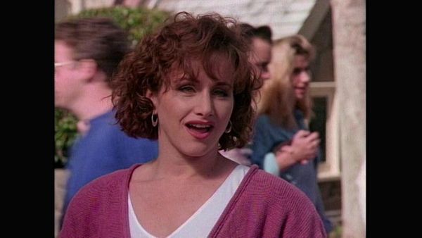 Beverly Hills, 90210 - She Came in Through the Bathroom Window